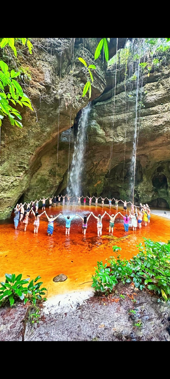 Cachoeira ferruginosa · Presidente Figueiredo